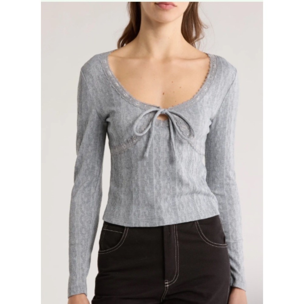 Elodie Women's Long-Sleeve‎ Tie Front Top Women size M Gray Lace Trim Y2K